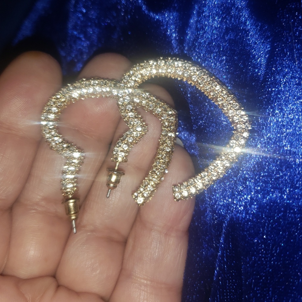 STUNNING Rhinestone Open Heart Hoop Earrings. Gold-tone